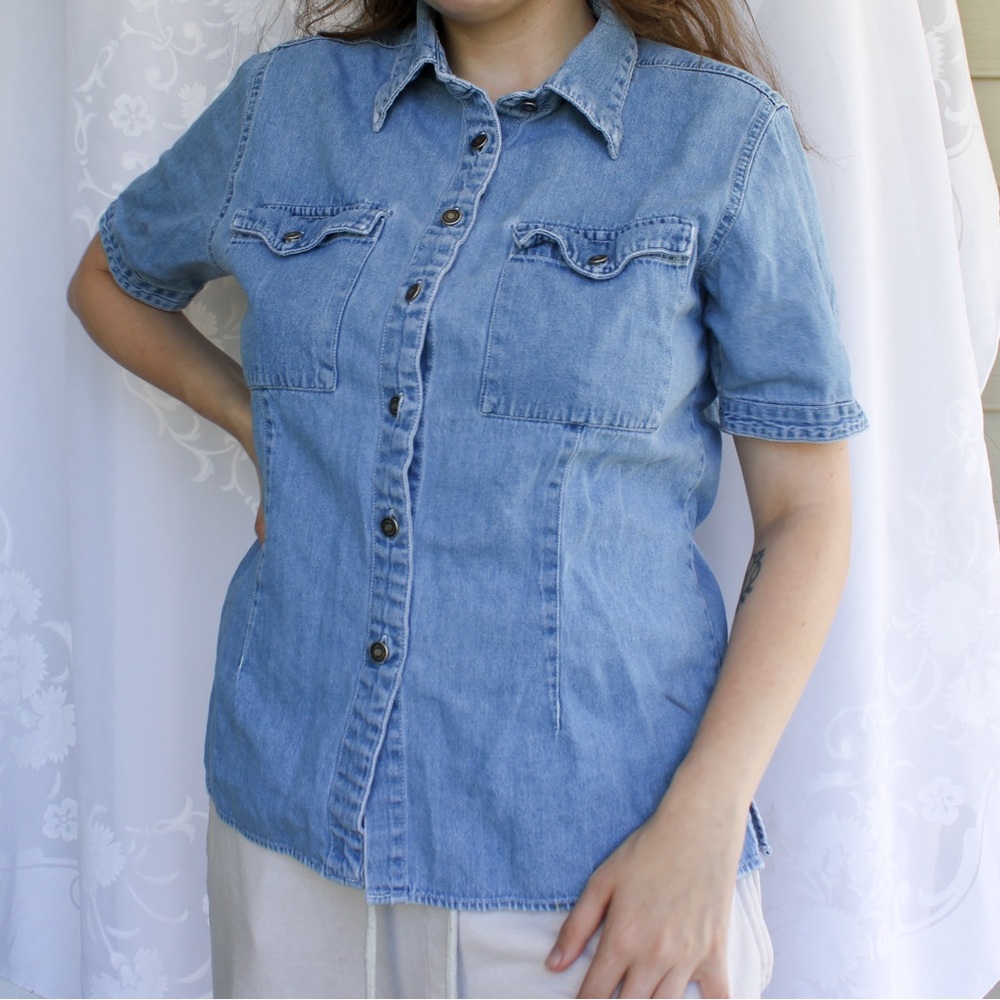 Mountain Lake Women’s Chambray Button Down Shirt - Picture 1 of 9